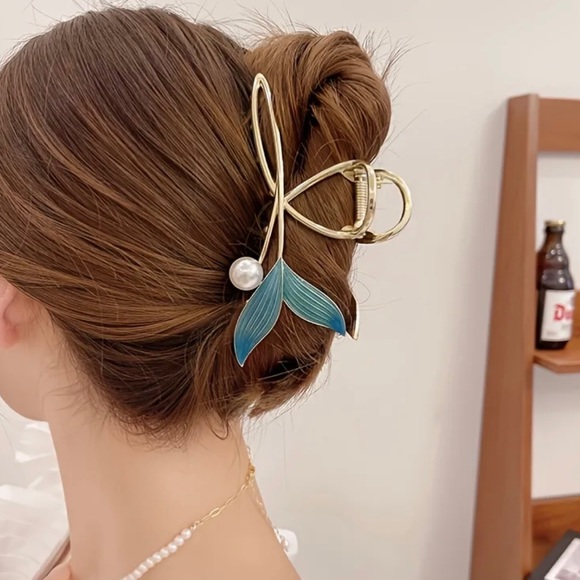 💢NEW‼️Blue first Hair clippers 🛍️ Women hair tie🌸 - Picture 1 of 4